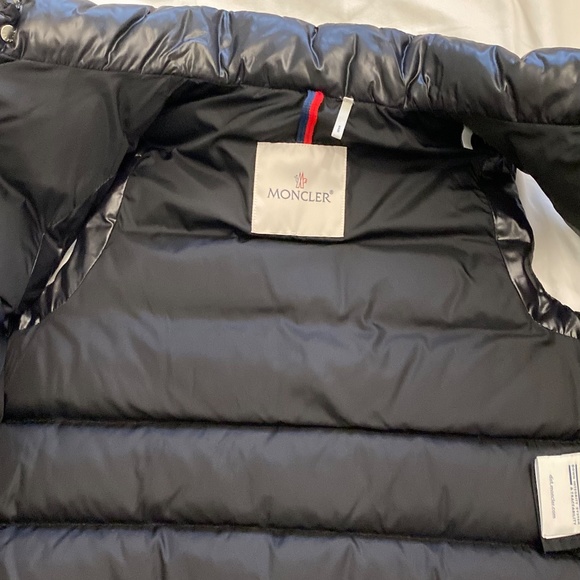 Moncler Black Tib Bubble Vest Jacket Size 8 Youth - Picture 3 of 4